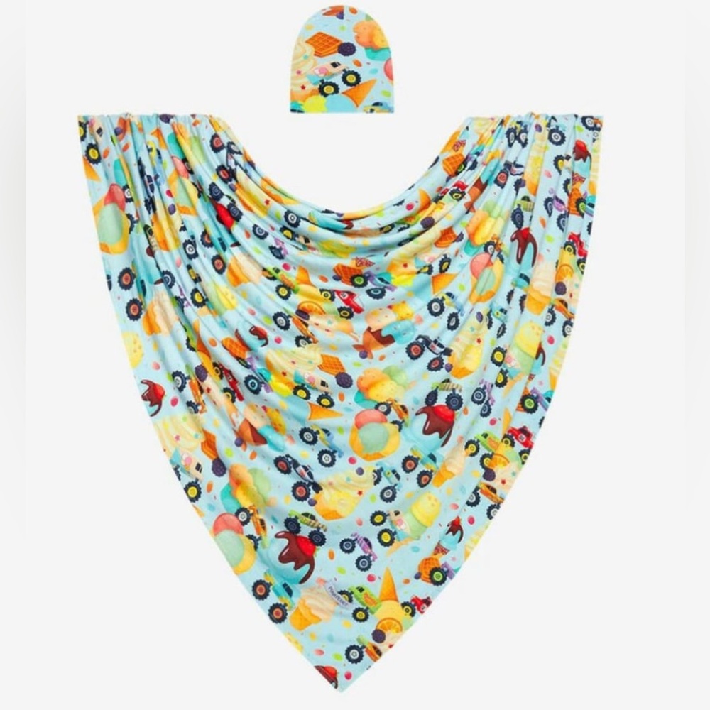 NIB Posh Peanut Swaddle Set